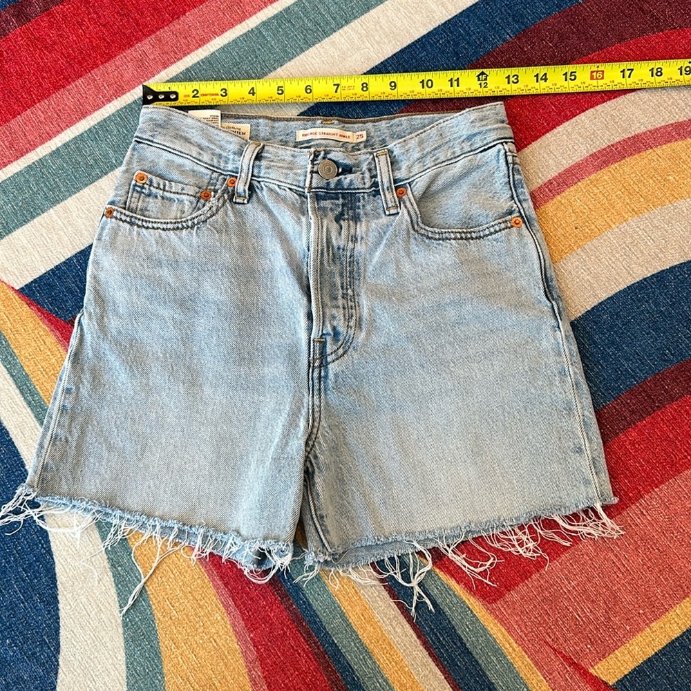 levis premium ribcage shorts 25